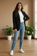 1. Blazer nero - mano sul fianco