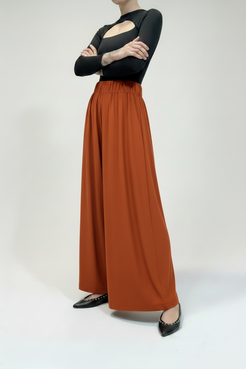 Pantaloni arancione ruggine vista laterale