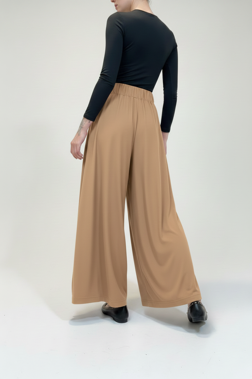 Pantaloni beige - vista posteriore tre quarti