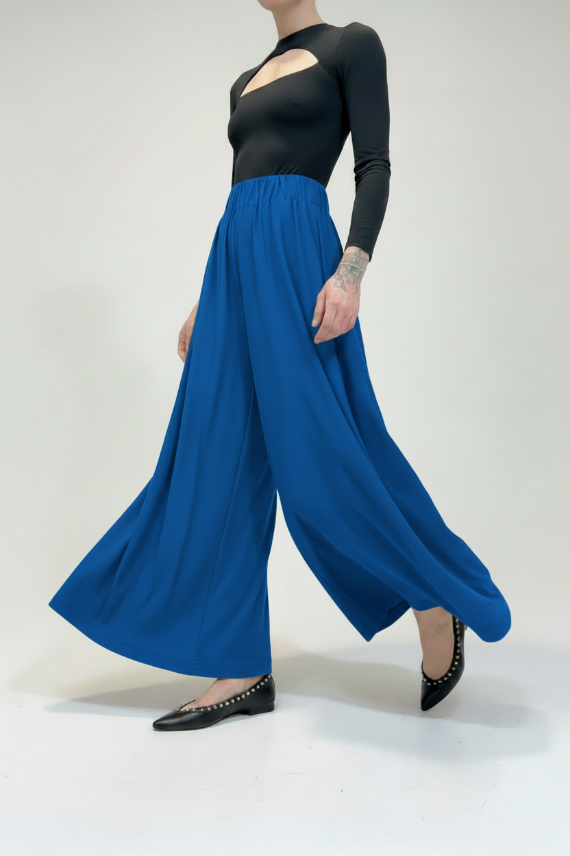 Pantaloni blu royal con body nero