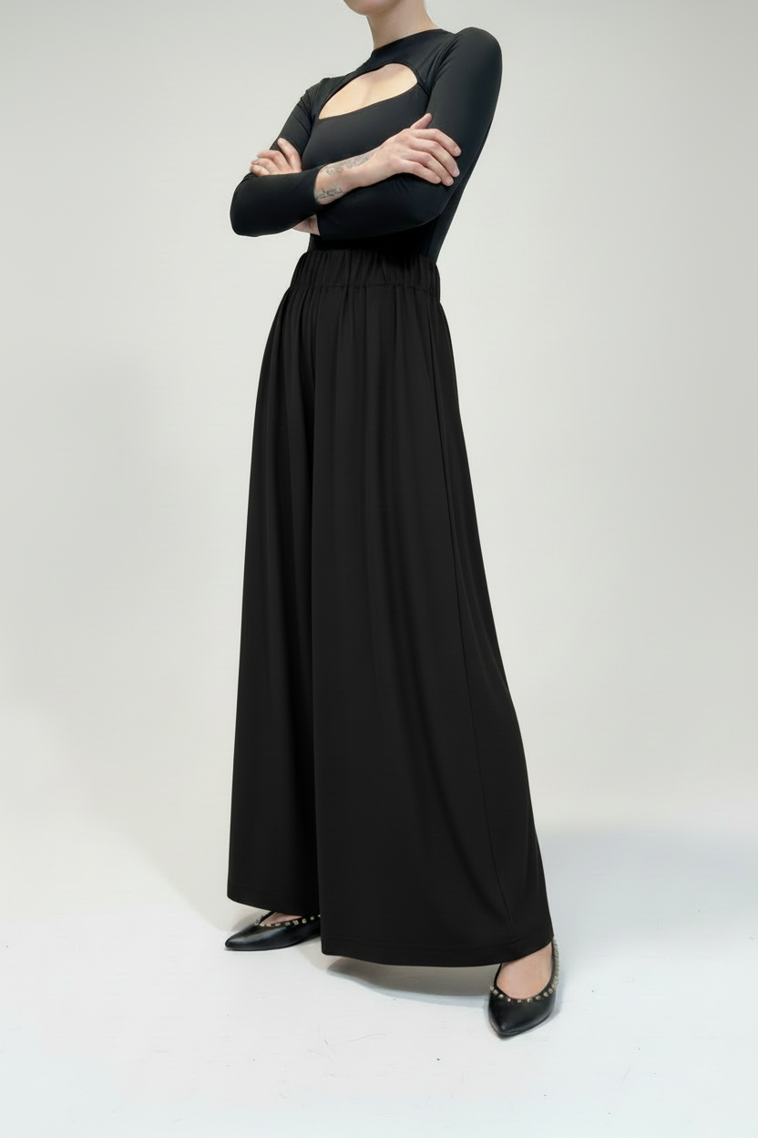 Pantaloni neri - braccia incrociate