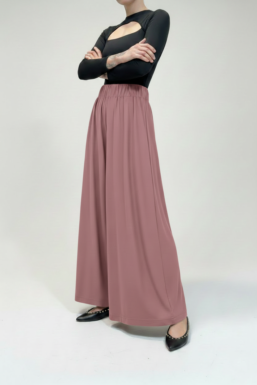 Pantaloni rosa antico - braccia incrociate