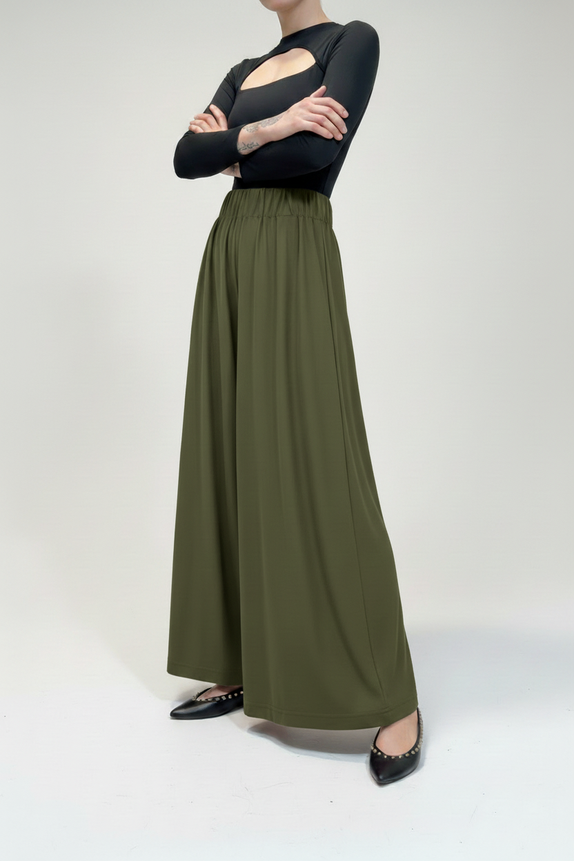 Pantaloni verde oliva - braccia incrociate