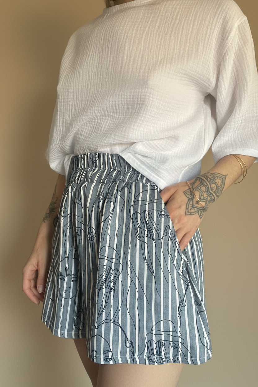 Shorts face print - sfondo studio 2