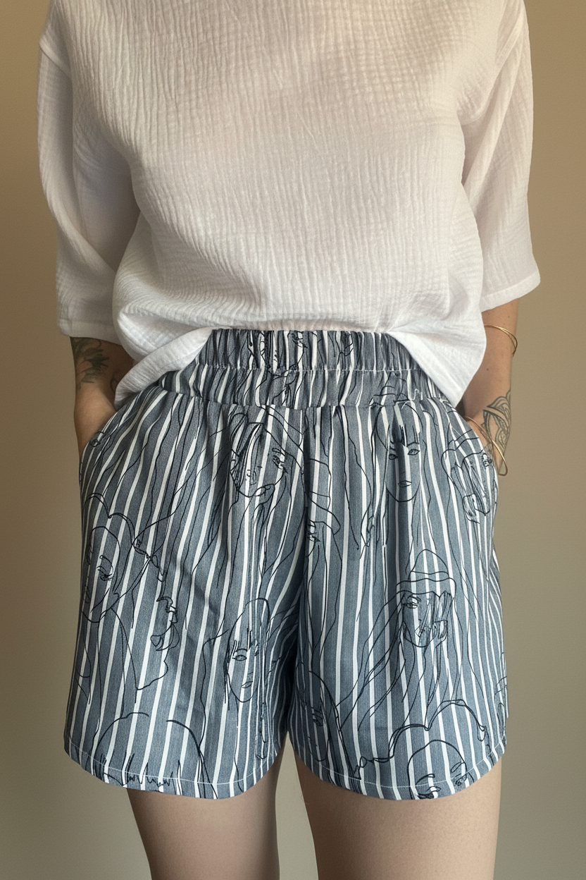 Shorts face print - solo sfondo studio