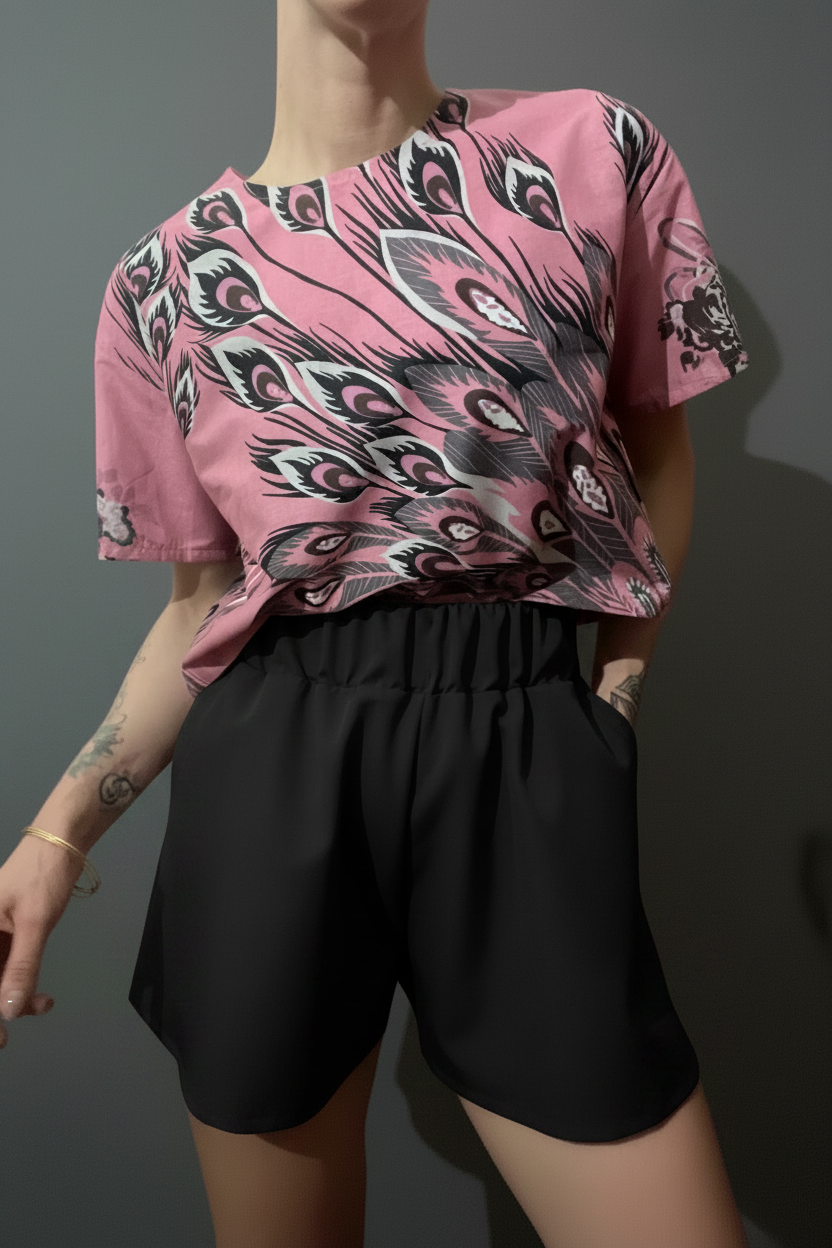 Shorts neri – frontale top pavone