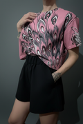Shorts neri – top pavone